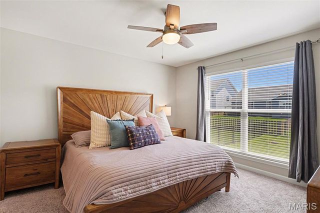 906 Palisades Circle, St Charles, MO 63301