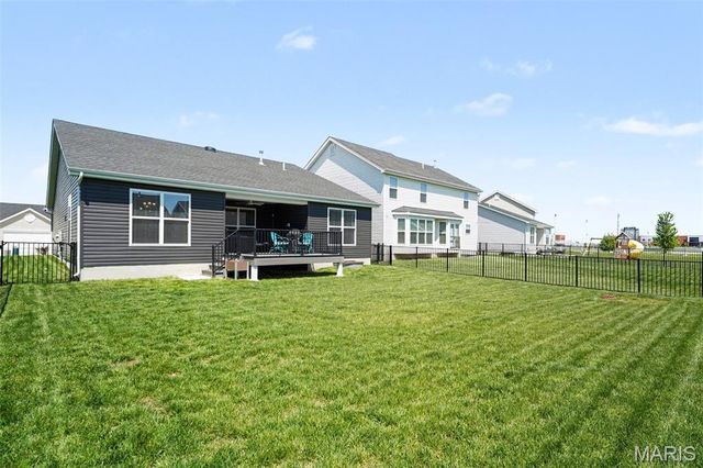 906 Palisades Circle, St Charles, MO 63301