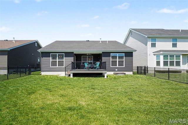 906 Palisades Circle, St Charles, MO 63301