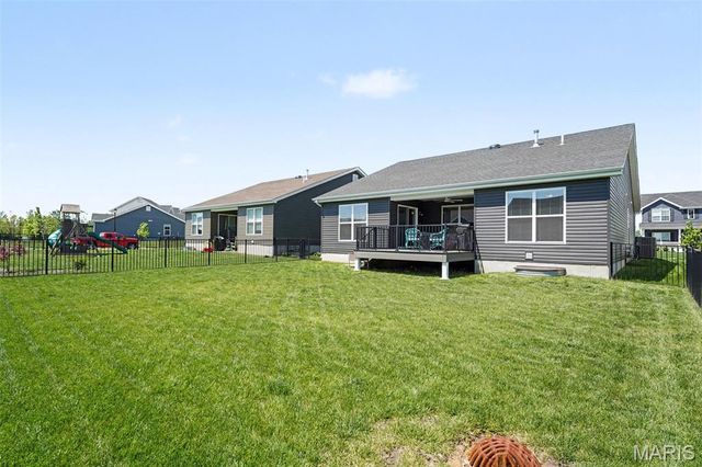 906 Palisades Circle, St Charles, MO 63301