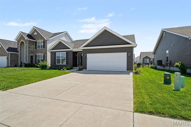 906 Palisades Circle, St Charles, MO 63301