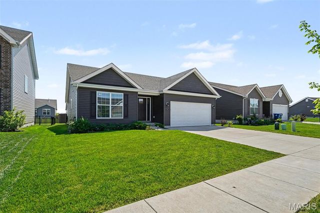 906 Palisades Circle, St Charles, MO 63301
