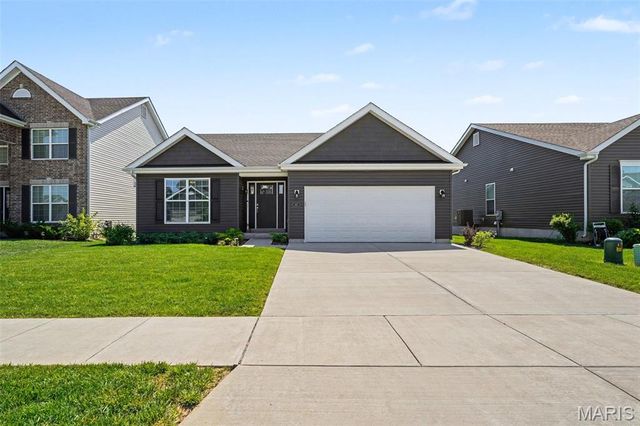 906 Palisades Circle, St Charles, MO 63301