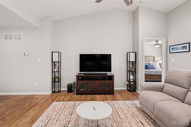 906 Palisades Circle, St Charles, MO 63301