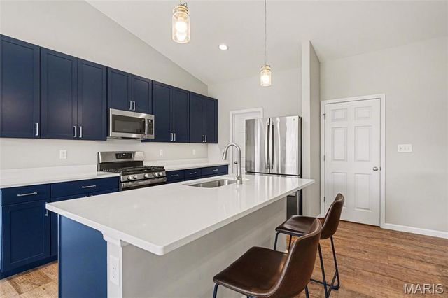 906 Palisades Circle, St Charles, MO 63301