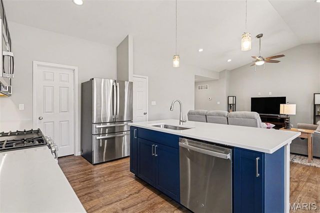 906 Palisades Circle, St Charles, MO 63301