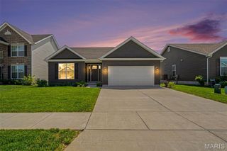 906 Palisades Circle, St Charles, MO 63301