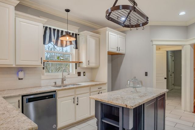 1220 Bob Bullock Rd, Cookeville, TN 38506