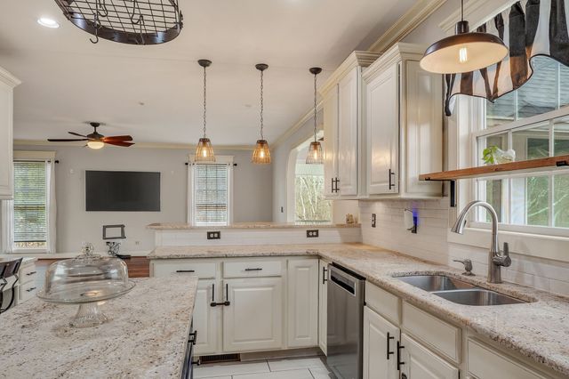 1220 Bob Bullock Rd, Cookeville, TN 38506