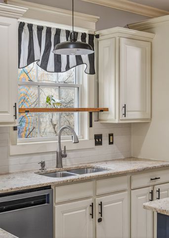 1220 Bob Bullock Rd, Cookeville, TN 38506