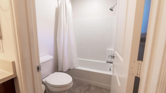 570 Calle Vibrante, Palm Desert, CA 92211