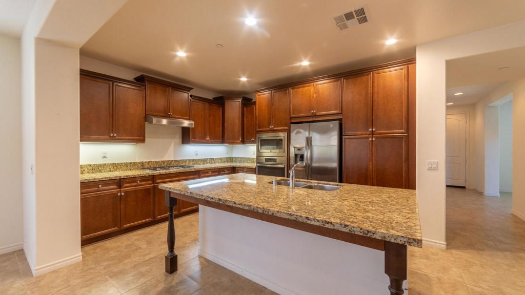 570 Calle Vibrante, Palm Desert, CA 92211