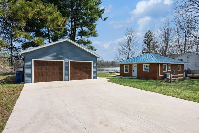 3517 Lake Allegan Drive, Allegan, MI 49010