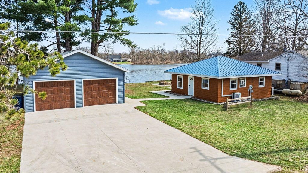 3517 Lake Allegan Drive, Allegan, MI 49010