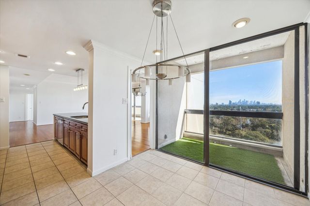 49 Briar Hollow Lane 1704, Houston, TX 77027