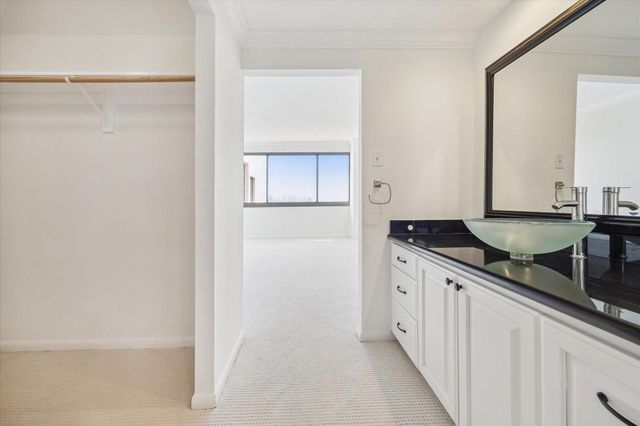 49 Briar Hollow Lane 1704, Houston, TX 77027