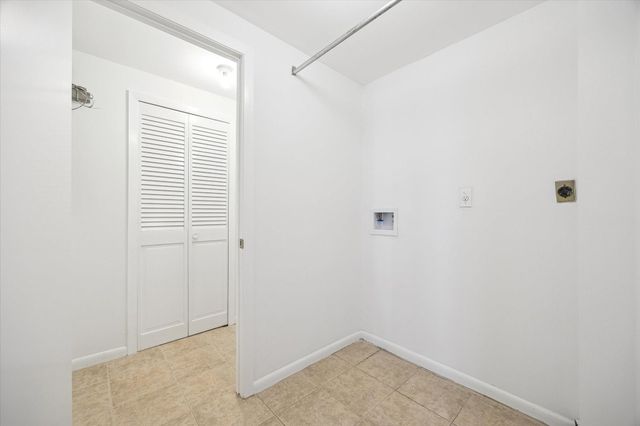 49 Briar Hollow Lane 1704, Houston, TX 77027