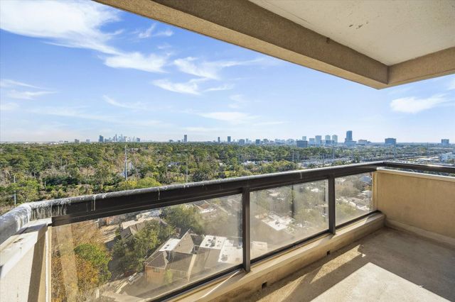 49 Briar Hollow Lane 1704, Houston, TX 77027