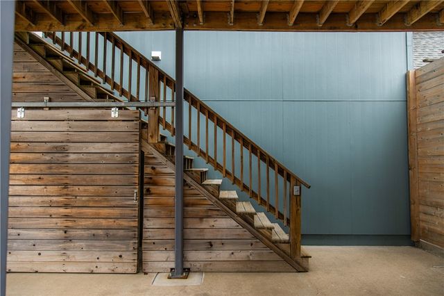 452 SW B Street, Bentonville, AR 72712