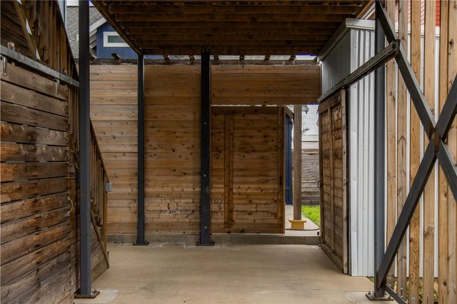 452 SW B Street, Bentonville, AR 72712