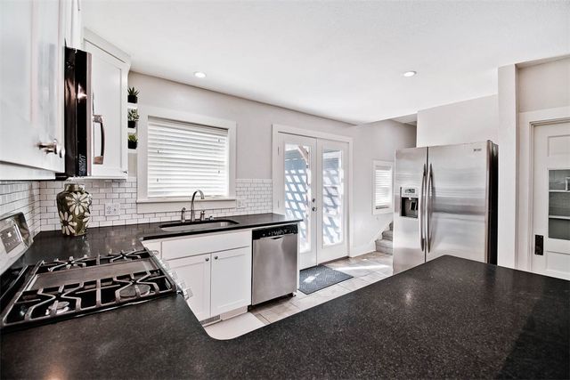 452 SW B Street, Bentonville, AR 72712