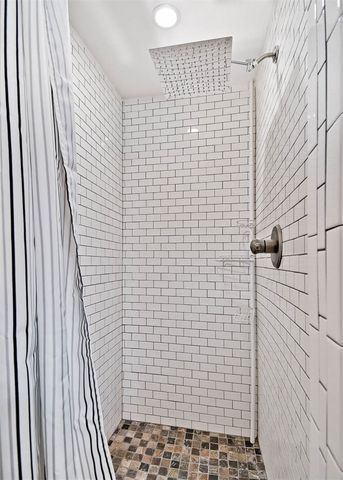 452 SW B Street, Bentonville, AR 72712