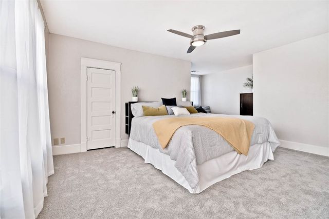 452 SW B Street, Bentonville, AR 72712