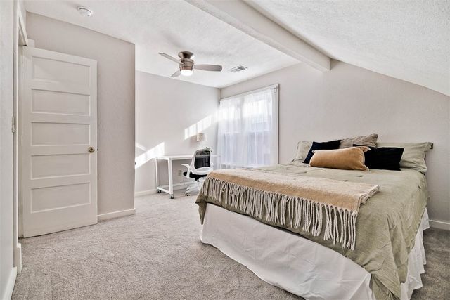 452 SW B Street, Bentonville, AR 72712