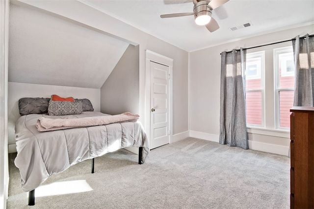 452 SW B Street, Bentonville, AR 72712