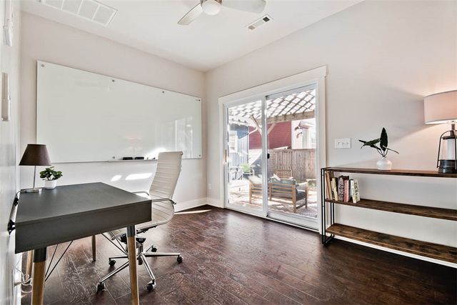 452 SW B Street, Bentonville, AR 72712