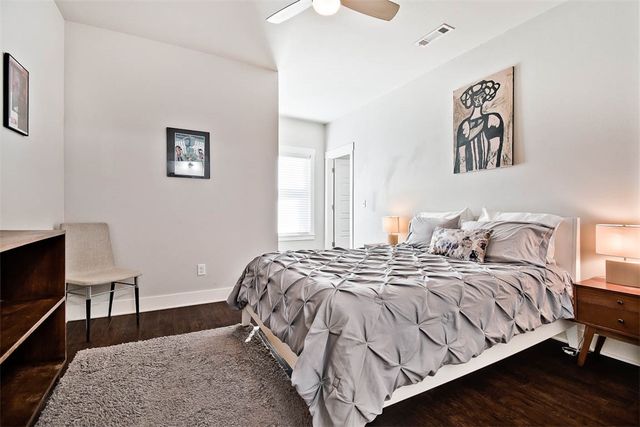 452 SW B Street, Bentonville, AR 72712