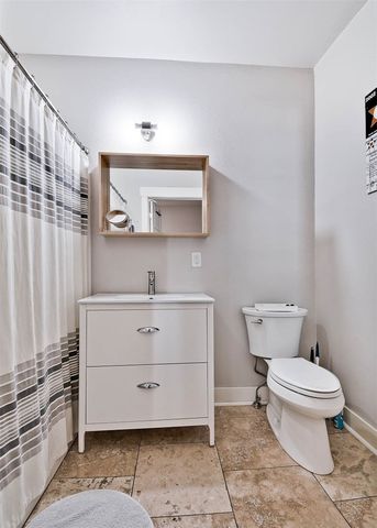 452 SW B Street, Bentonville, AR 72712