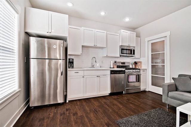 452 SW B Street, Bentonville, AR 72712