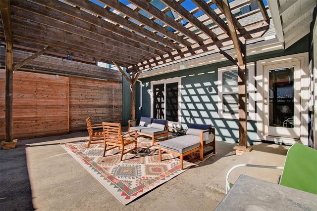 452 SW B Street, Bentonville, AR 72712