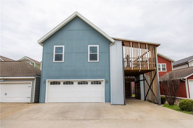 452 SW B Street, Bentonville, AR 72712