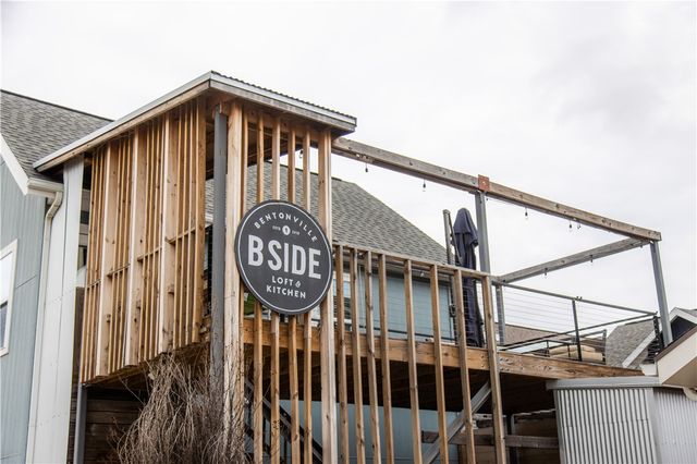 452 SW B Street, Bentonville, AR 72712