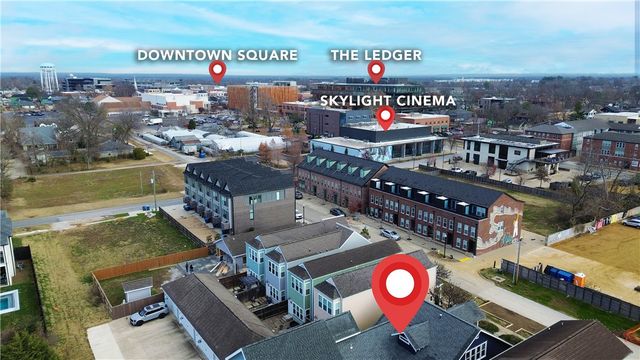 452 SW B Street, Bentonville, AR 72712