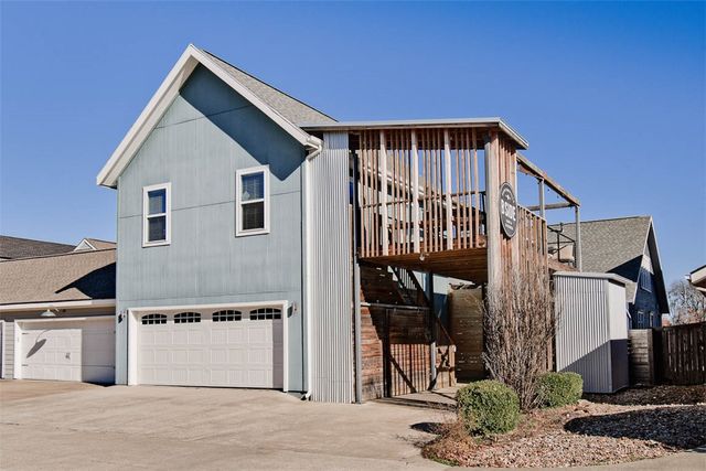 452 SW B Street, Bentonville, AR 72712