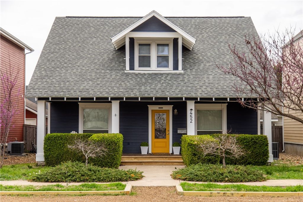 452 SW B Street, Bentonville, AR 72712