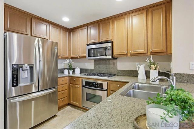 17059 Calle Trevino 5, San Diego, CA 92127