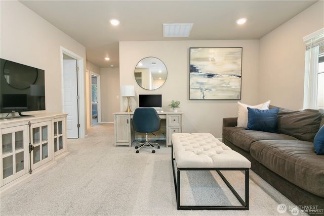 33094 Crystal Avenue SE, Black Diamond, WA 98010