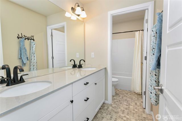 33094 Crystal Avenue SE, Black Diamond, WA 98010