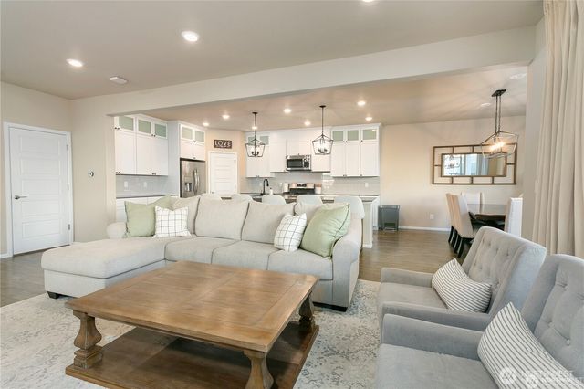 33094 Crystal Avenue SE, Black Diamond, WA 98010