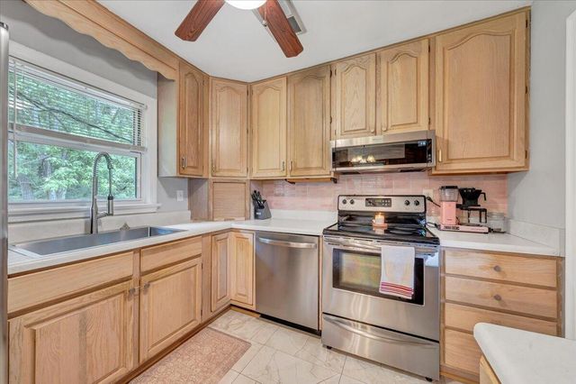 5909 Raintree RD, Roanoke, VA 24018