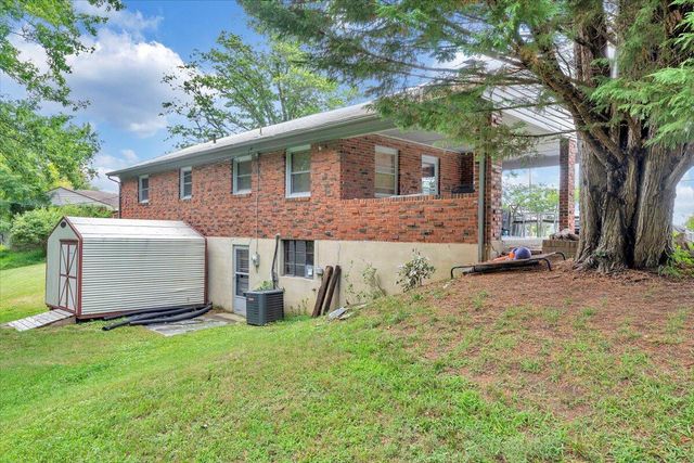 5909 Raintree RD, Roanoke, VA 24018