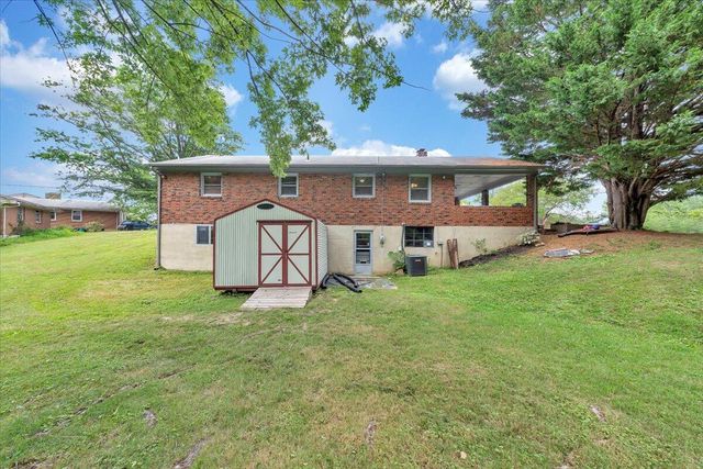 5909 Raintree RD, Roanoke, VA 24018