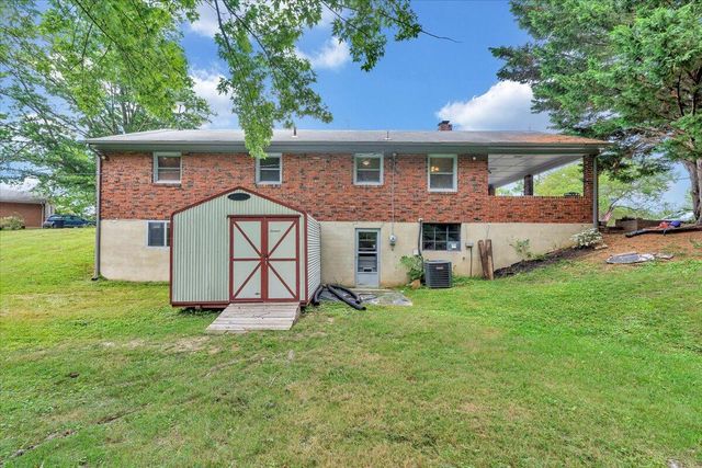 5909 Raintree RD, Roanoke, VA 24018
