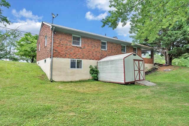 5909 Raintree RD, Roanoke, VA 24018