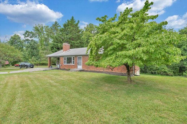 5909 Raintree RD, Roanoke, VA 24018
