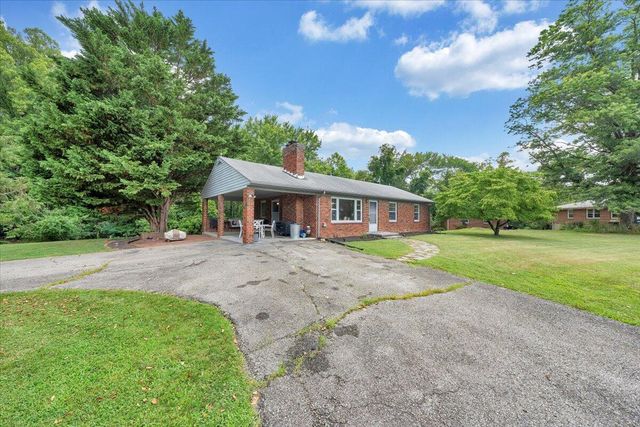 5909 Raintree RD, Roanoke, VA 24018